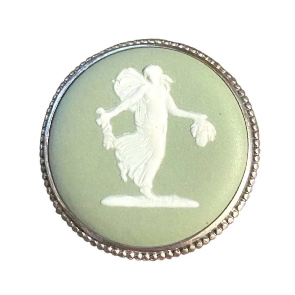 #VintageWedgwood #BridgertonStyle #CottageCoreJewelry #VintageFinds #BroochAddic